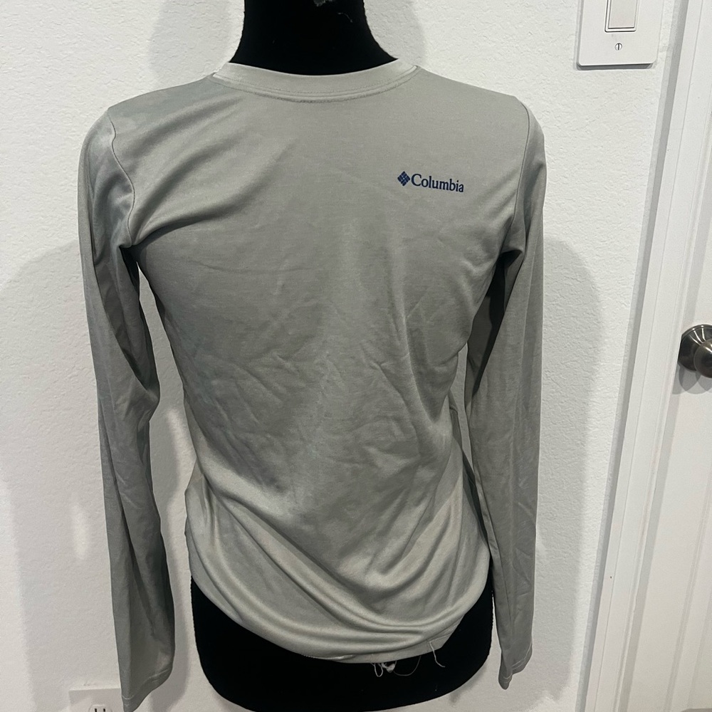 Columbia Light Gray Long Sleeve Top